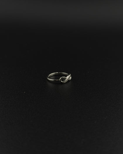 Infinity-Ring aus 925er Sterling Silber mit Zirkonia-Besatz